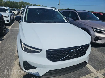 2026 Volvo XC40 B5 Plus - miniatura 2