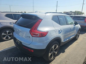 2026 Volvo XC40 B5 Plus - miniatura 4