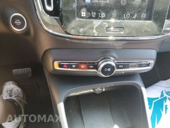 2026 Volvo XC40 B5 Plus – miniatura 17