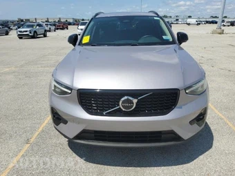 2026 Volvo XC40 B5 Plus – miniatura 2