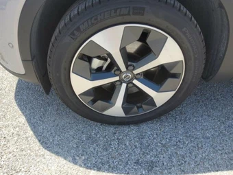 2026 Volvo XC40 B5 Plus – miniatura 3
