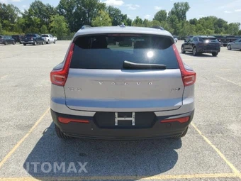 2026 Volvo XC40 B5 Plus – miniatura 5