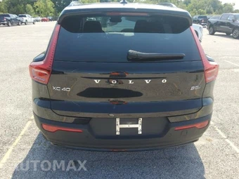 2026 Volvo XC40 B5 Plus – miniatura 5