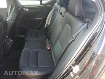 2026 Volvo XC40 B5 Plus – miniatura 8