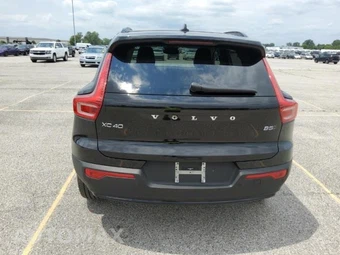 2026 Volvo XC40 B5 Plus – miniatura 4