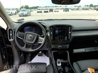 2026 Volvo XC40 B5 Plus – miniatura 8