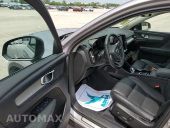 2026 Volvo XC40 B5 Plus – miniatura 5