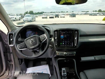 2026 Volvo XC40 B5 Plus – miniatura 8