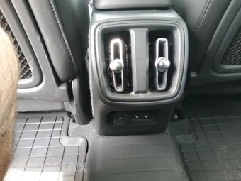 2026 Volvo XC40 B5 Plus – miniatura 9