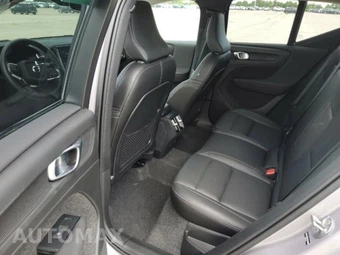 2026 Volvo XC40 B5 Plus – miniatura 6