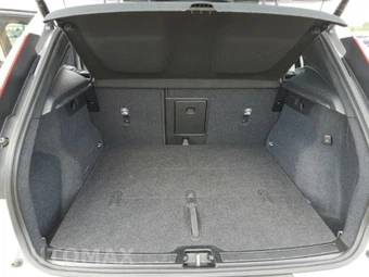 2026 Volvo XC40 B5 Plus – miniatura 7