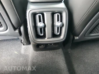 2026 Volvo XC40 B5 Plus – miniatura 9