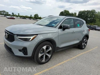 2026 Volvo XC40 B5 Plus