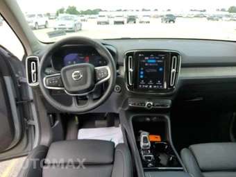 2026 Volvo XC40 B5 Plus – miniatura 8