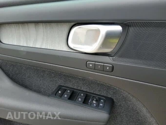 2026 Volvo XC40 B5 Plus – miniatura 16