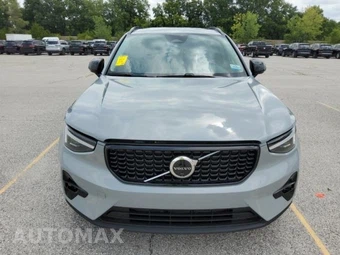 2026 Volvo XC40 B5 Plus – miniatura 2