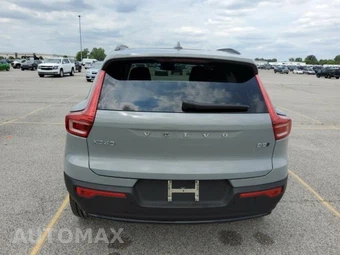 2026 Volvo XC40 B5 Plus – miniatura 4