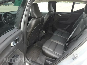 2026 Volvo XC40 B5 Plus – miniatura 6