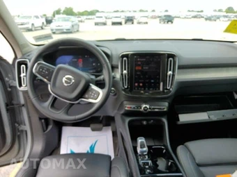 2026 Volvo XC40 B5 Plus – miniatura 8