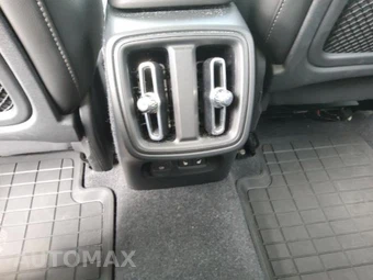 2026 Volvo XC40 B5 Plus – miniatura 9