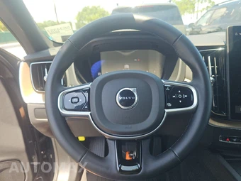 2026 Volvo XC60 B5 Plus – miniatura 10