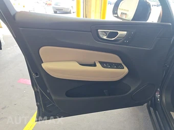 2026 Volvo XC60 B5 Plus - miniatura 9