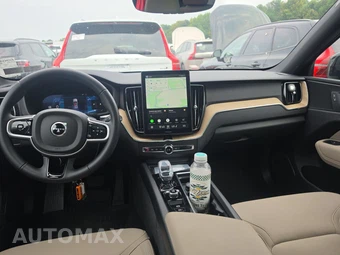 2026 Volvo XC60 B5 Plus - miniatura 11