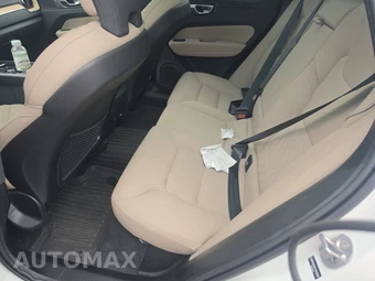 2026 Volvo XC60 B5 Plus - miniatura 13