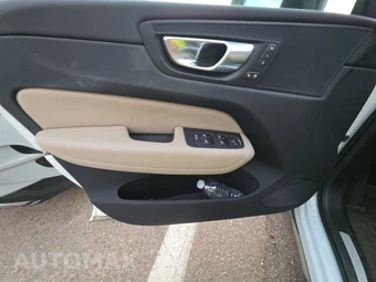 2026 Volvo XC60 B5 Plus - miniatura 9
