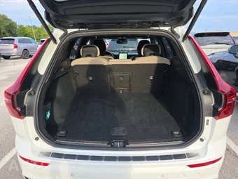 2026 Volvo XC60 B5 Plus - miniatura 16