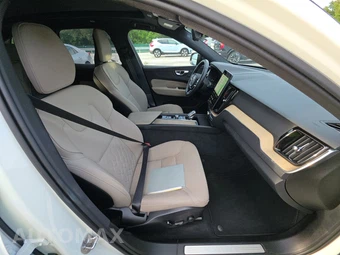 2026 Volvo XC60 B5 Plus - miniatura 8