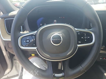 2026 Volvo XC60 B5 Plus - miniatura 10