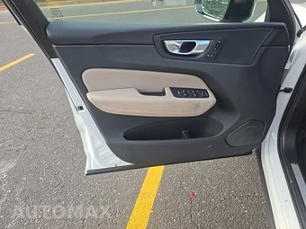 2026 Volvo XC60 B5 Plus - miniatura 9