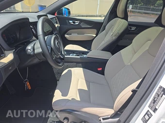 2026 Volvo XC60 B5 Plus - miniatura 7