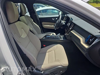 2026 Volvo XC60 B5 Plus - miniatura 8