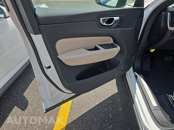 2026 Volvo XC60 B5 Plus - miniatura 9