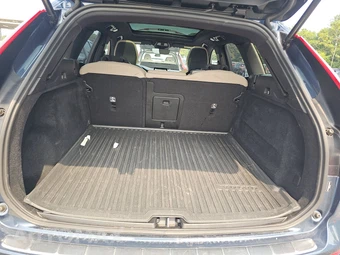2026 Volvo XC60 B5 Plus - miniatura 16