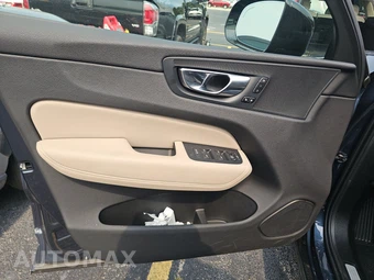 2026 Volvo XC60 B5 Plus - miniatura 9