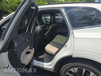 2026 Volvo XC60 B5 Plus – miniatura 10