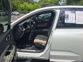 2026 Volvo XC60 B5 Plus – miniatura 3