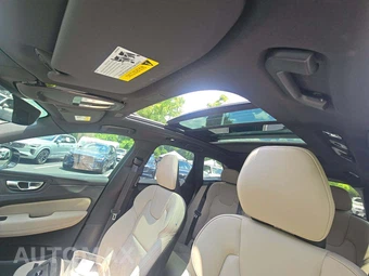 2026 Volvo XC60 B5 Plus – miniatura 8