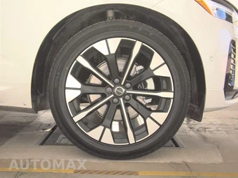 2026 Volvo XC60 B5 Plus – miniatura 10