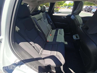 2026 Volvo XC60 B5 Plus – miniatura 13