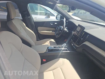 2026 Volvo XC60 B5 Plus - miniatura 8