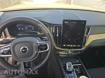 2026 Volvo XC60 B5 Plus - miniatura 11