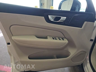 2026 Volvo XC60 B5 Ultra – miniatura 9
