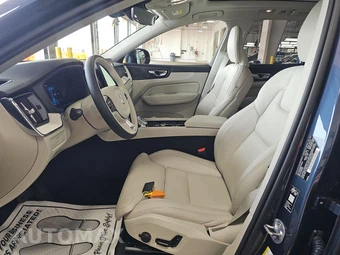 2026 Volvo XC60 B5 Ultra - miniatura 7