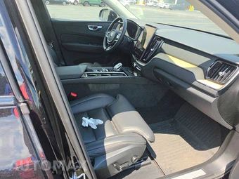 2026 Volvo XC60 B5 Ultra - miniatura 8