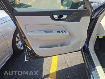 2026 Volvo XC60 B5 Ultra - miniatura 9