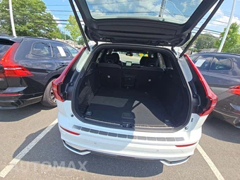 2026 Volvo XC60 Plug-In Hybrid T8 Ultra Black Edition - miniatura 14